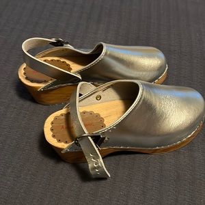 New without tags, scuff free- perfect condition EU size 34